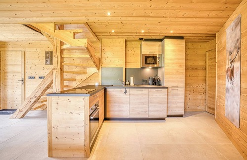 Epagny-Metz-Tessy Apartment | The squirrel, at the carpenter of yesteryear