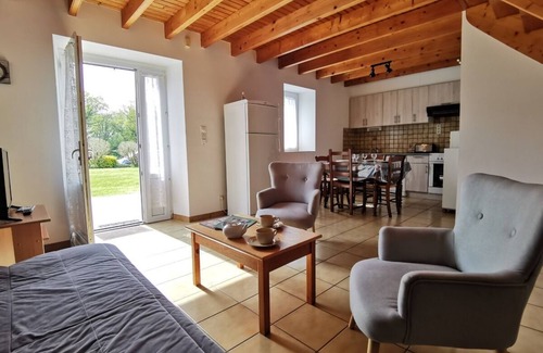 Quemeneven House | The stable, quiet house in the countryside