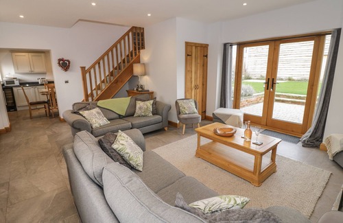 Whitney-on-Wye Cottage | THE STABLES, family friendly, with open fire in Droitwich Spa
