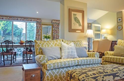 Edenbridge House | The Stables