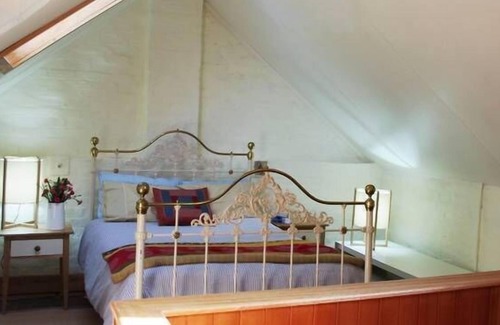 Bathurst Cottage | The Stables - Historic cottage (C1890)