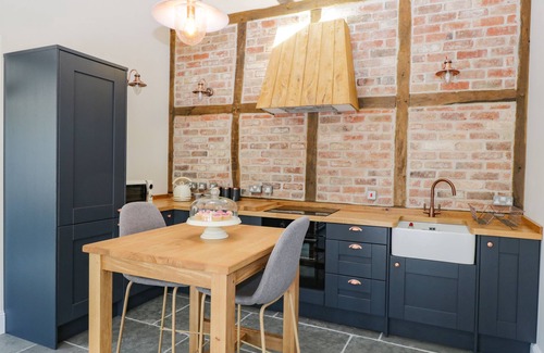 Hereford Cottage | THE STABLES, pet friendly, with hot tub in Hereford