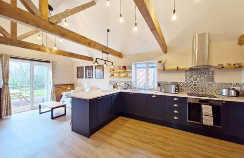 Shirrell Heath Cottage | The Stables, Wickham - a barn conversion that sleeps 2 guests in 1 bedroom