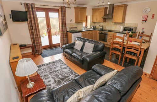 Llanrhidian Higher Cottage | THE STALL, pet friendly, character holiday cottage in Llanmorlais
