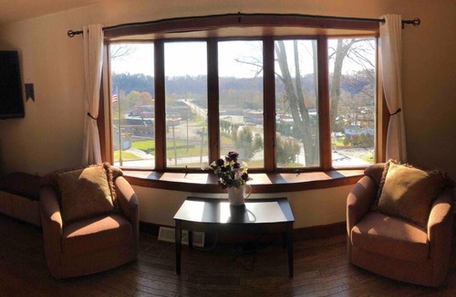 Beattyville House | The Stoic - 3 bed 3 Bath near red river gorge
