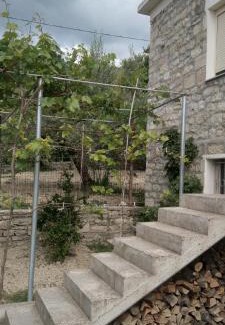 Mbrostar-Urë Apartment | The Stone House