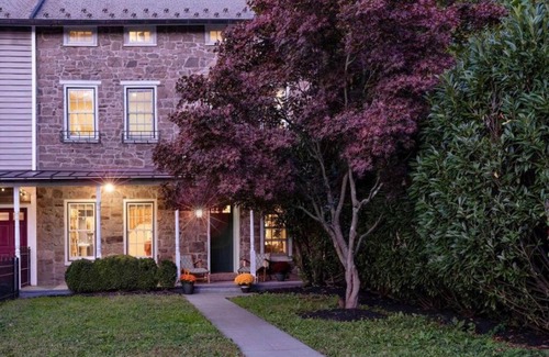 Stockton House | The Stone House on Main Street