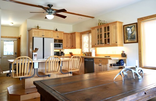 Emigrant House | The Stonefly House- 3 bed/2.5 bath custom stone home, Yellowstone River Front