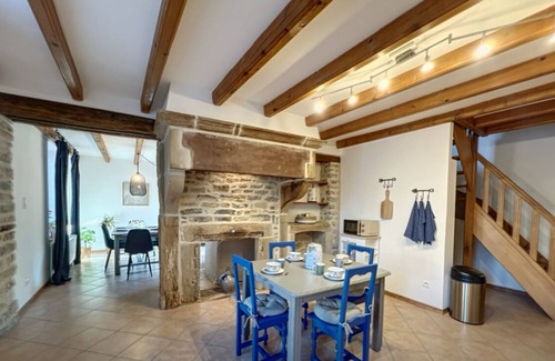 Oelleville House | The Stones of Happiness. Vacation with family and friends in our village house.