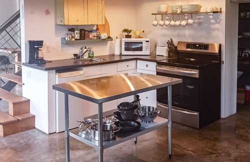 Prince Edward House | The Studio-Picton Getaway with Park Pass included