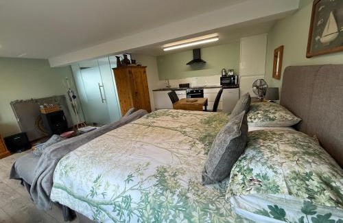 East Budleigh Apartment | The Studio with Hot Tub in East Budleigh in beautiful countryside