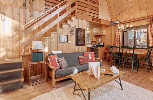 Sugarloaf House | The Sugar Loft - Fireplace, Fenced Yard, Deck, Barbecue