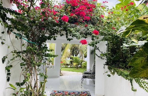 Montego Bay House | The Suite at Rhyne House/Montego Bay Book 0ne or more Bedrooms