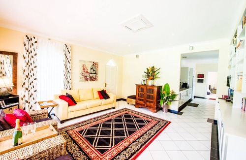 Surf Beach Bed & Breakfast | The Sun House Surfbeach , Batemans Bay N.S.W