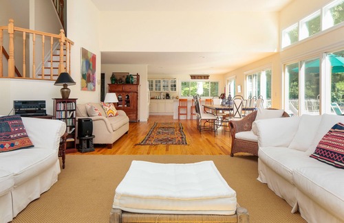 Bridgehampton House | The sun is out. Head East. Rent a beautiful house with pool and tennis for July