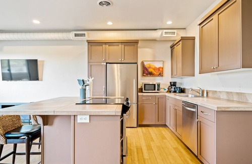 Kayenta House | The Sunrise - Upper Floor Suite w/Red Rock Views