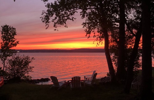 Strong Cabin | The Sunset Cabin by Lake Bernard Cottages