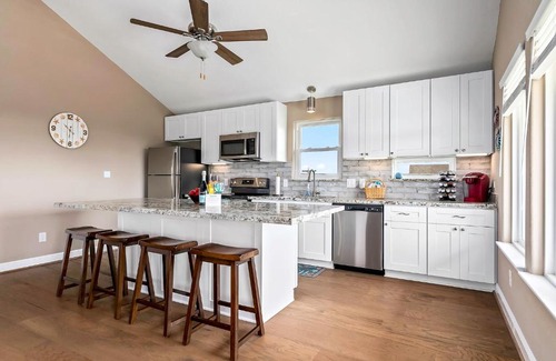 San Luis House | The Sunset House in Treasure Island