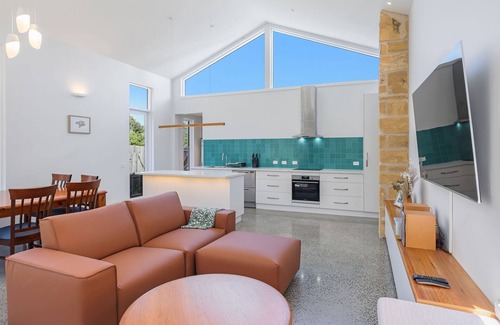 Warrnambool House | The Sunshine House - Nestled in the heart of the city.