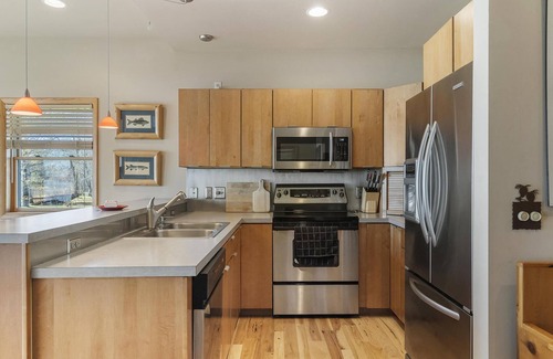 Alanson House | The Sweet Seclusion Cottage with 100 feet of Private frontage Pickerel Lake!