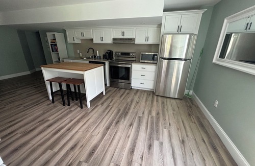 Manchester Apartment | The Sweet Suite - just minutes from MHT and 93
