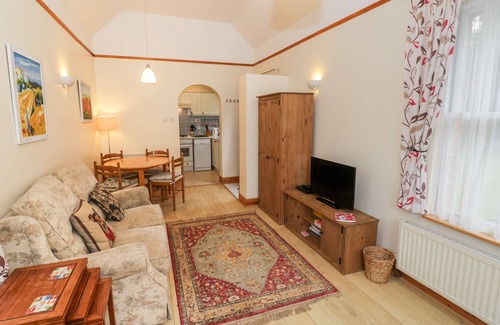 Severn Stoke Cottage | THE TACK ROOM, pet friendly, with pool in Upton Upon Severn