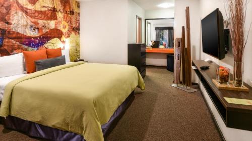 Burbank Hotel | The Tangerine - a Burbank Hotel