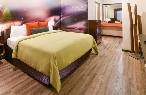 Burbank Hotel | The Tangerine - a Burbank Hotel
