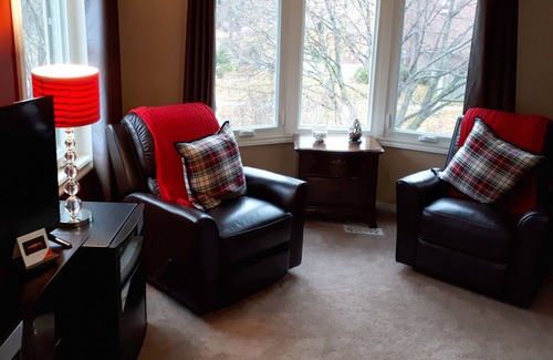 Ajax Bed & Breakfast | The Tartan House B & B