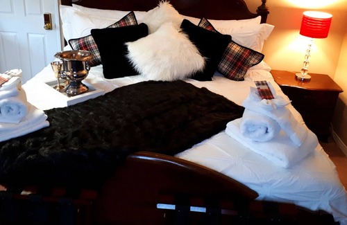 Ajax Bed & Breakfast | The Tartan House B & B
