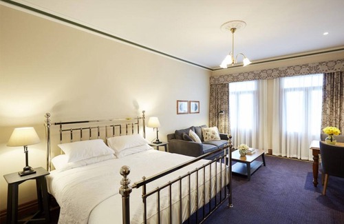 Cranbourne Hotel | The Terrace at The Settlement