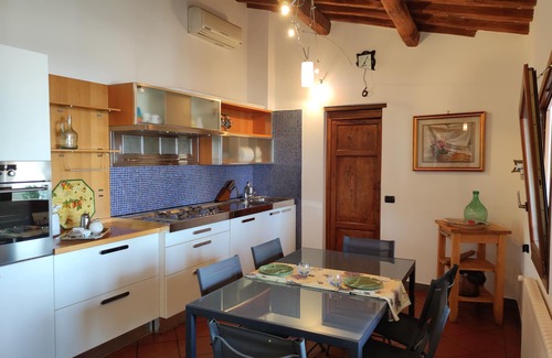 Uzzano Apartment | The terrace of Elas