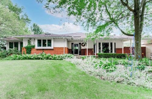 Whittaker House | The Textile House 5 Miles To Umich!