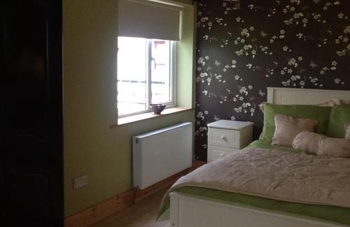 Corrandulla Bed & Breakfast | The Thatched Cottage B&B