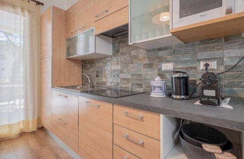 Tuscolano Apartment | THE THREE M's - Guesthouse (The Fori Room)