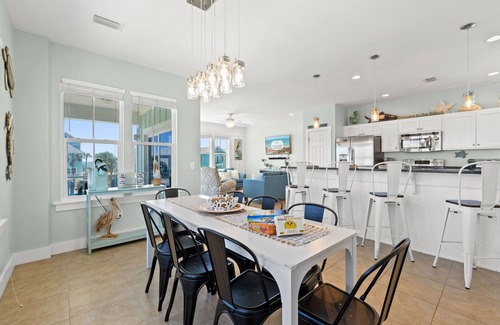 East End House | "The Tipsy Pelican: Pet Friendly & Private Pool!