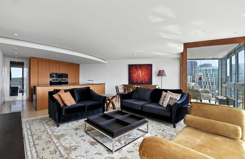 Vauxhall Apartment | THE TOWER: LUXURIOUS LONDON LIVING WITH AWE-INSPIRING VIEWS OF THE THAMES