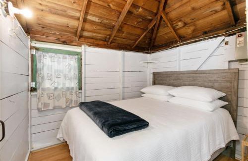 Havelock-Belmont-Methuen Resort | The Trace at Oak Lake (19+)