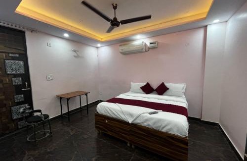 Janakpuri Hotel | The Tree House