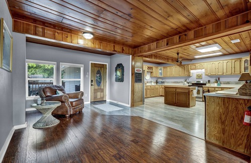 New Braunfels House | The Tree Top Haus-Spacious Waterfront Home on Lake Dunlap, New Braunfels