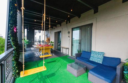 North Burnet Apartment | The Treehouse Spacious & Fun 2BR Retreat in the Heart of the Domain