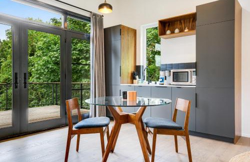 Seaview Hotel | The Treehouse