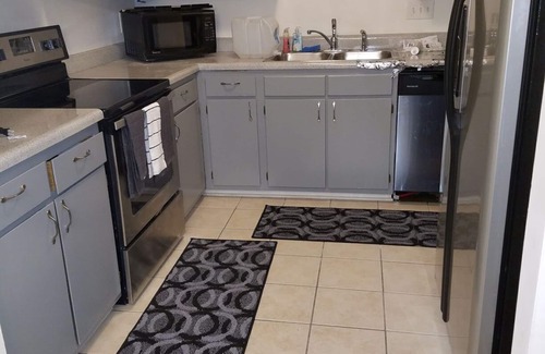 Greensboro Condo | The Triad II-Spacious 2BR Condo-Newly remodeled! Great Location!
