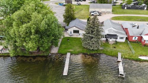Greenville House | The Turk Lake House - Lakefront With Toys & Ac!