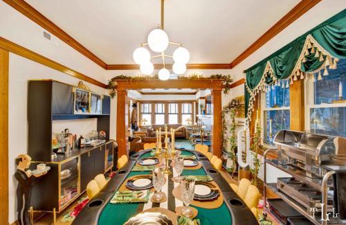 Bucktown Apartment | The Twin Lions: Bespoke Travel Lodge w/Speakeasy*