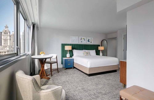 Downtown Chicago Resort | The Ultimate Chicago Experience! Close to Chicago Riverwalk and Picasso Statue