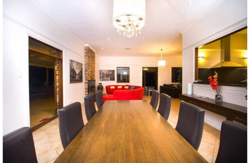 Advancetown House | The ultimate family entertainer