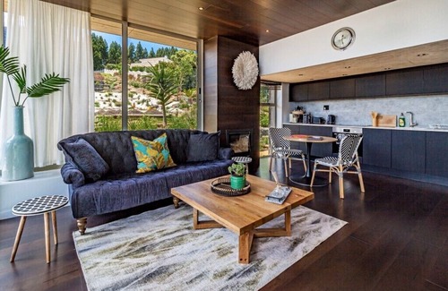 Helderberg Rural Condo | The ultimate venue to relax & enjoy the views close to restaurants, wine farms,