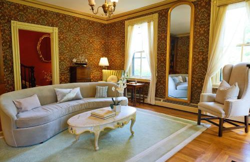 College Hill House | The Underwood-Hale House