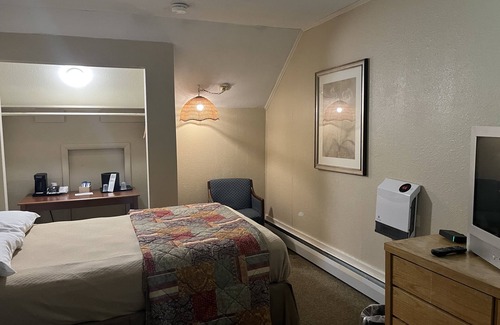 Londonderry Hotel | The Upper Pass Lodge at Magic Mountain